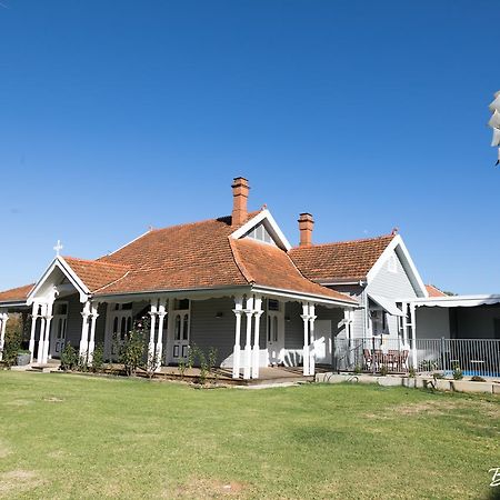 The Convent Boutique Accommodation Хей Екстериор снимка