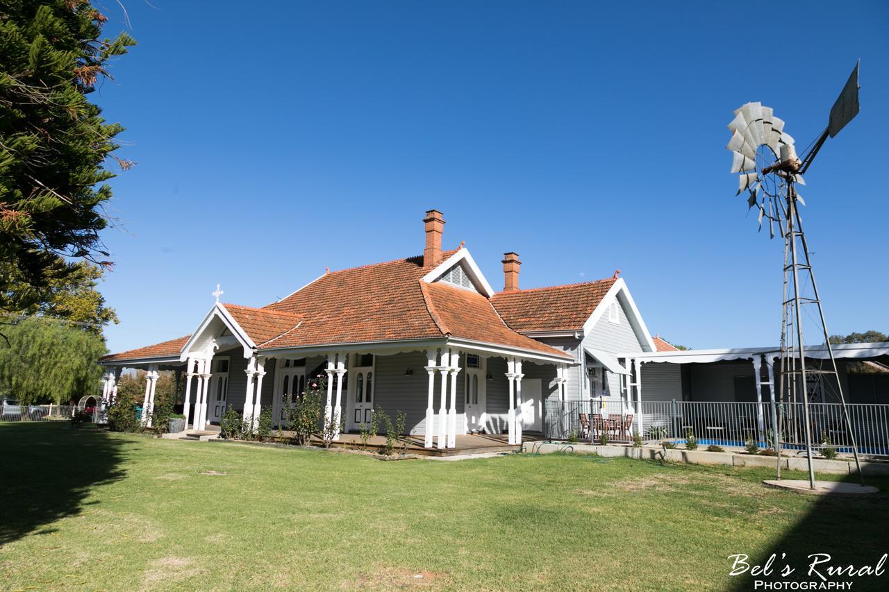 The Convent Boutique Accommodation Хей Екстериор снимка